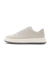 Unselected, white