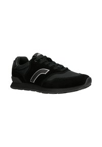 Schwarze SportSneakers aus einer Kombination von Wildleder und Mesh-Materialien, mit einer strukturierten Oberfläche, flachen schwarzen Schnürsenkeln und dezenten metallischen Akzenten.