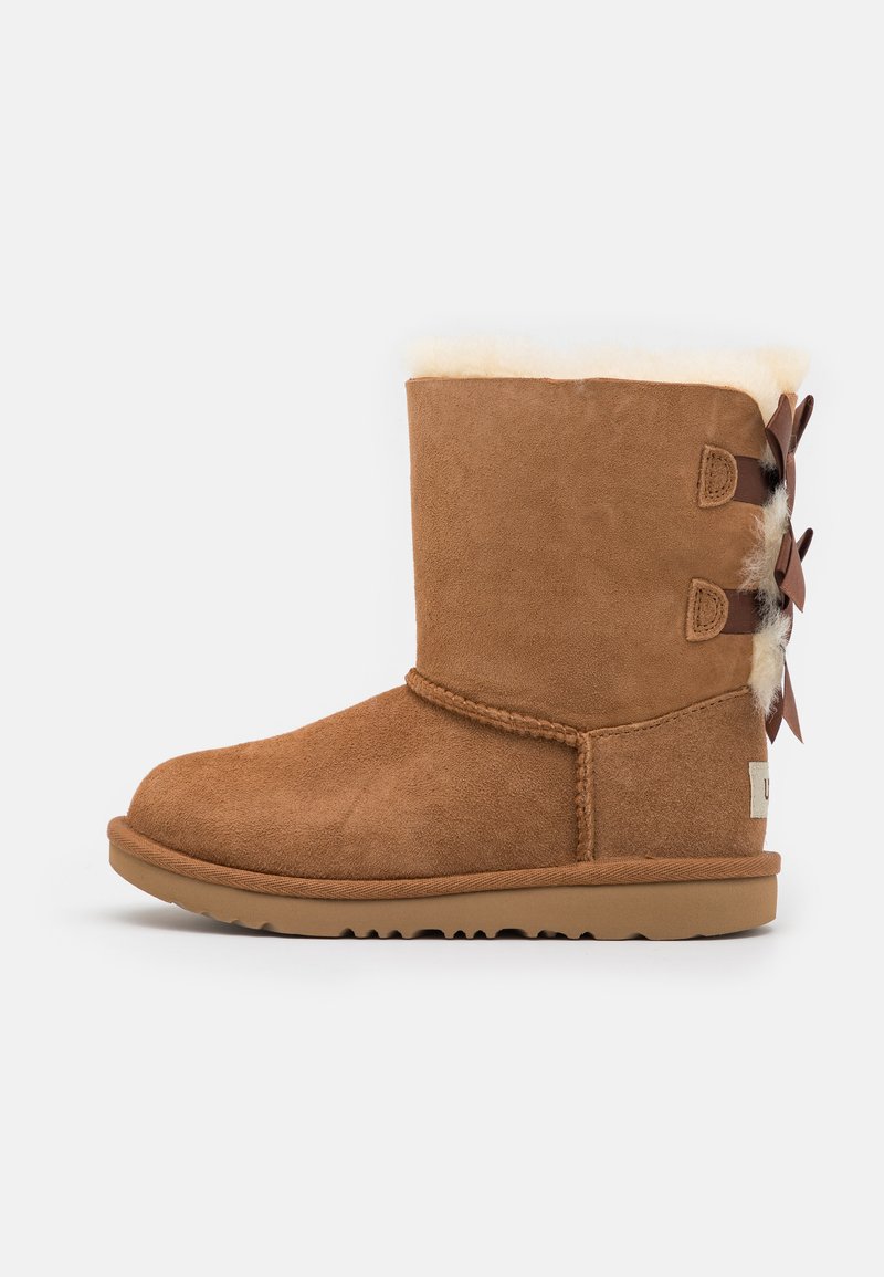 UGG BAILEY BOW  - Μπότες - chestnut