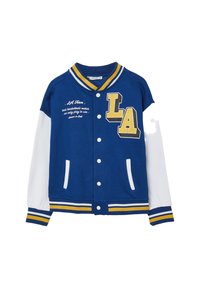 Niebieska kurtka varsity z białymi rękawami, ozdobiona żółtymi akcentami, dużym logo "LA" oraz nadrukiem tekstowym. Przód zapinany na guziki, z dzianinowym kołnierzem i mankietami.