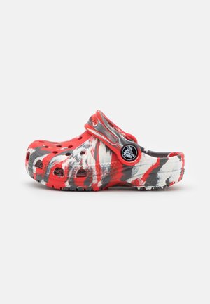 Crocs CLASSMARBLECG - Sandály do bazénu - flame/white