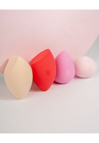Thumbnail Image 4