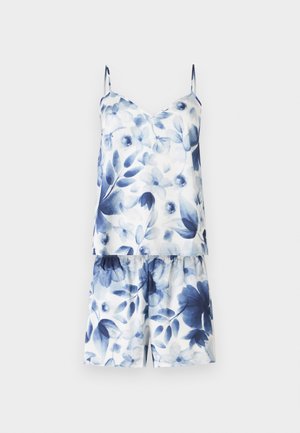 Witte pyjamaset met blauw bloemenwaterverfprint, bestaande uit een mouwloos V-hals hemdje met spaghettibandjes en bijpassende shorts met elastische taille.