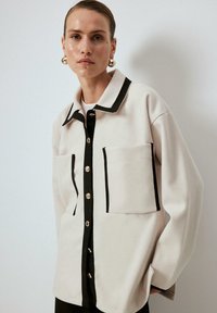 Touché Privé GOLD BUTTONED - Overgangsjakke - cream
