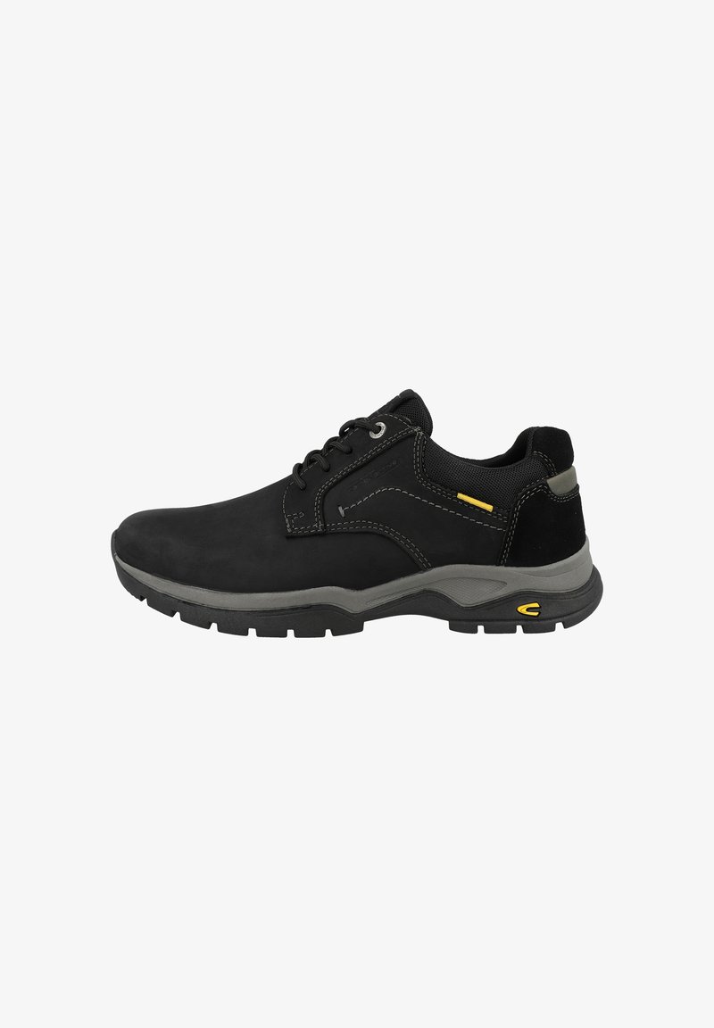 Schwarze Wildlederschuhe mit glatter Oberfläche, grauen Akzenten, strukturiertem Seitenpaneel und Gummisohle. Sie verfügen über runde Schnürsenkel und gelbe Details.