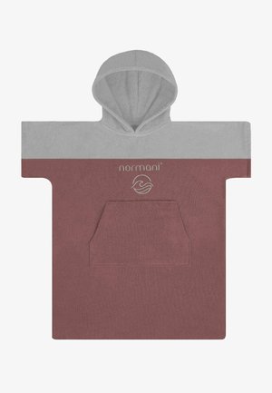 Hoodie-Poncho-Handtuch in Grau und Rosarot, ausgestattet mit einer Vordertasche und dem Markenlogo. Weicher Stoff mit einem lässigen, übergroßen Design.