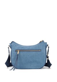 Borsa a tracolla blu con texture, a forma di mezzaluna, tasca frontale con cerniera, dettagli in metallo dorato e tracolla removibile.