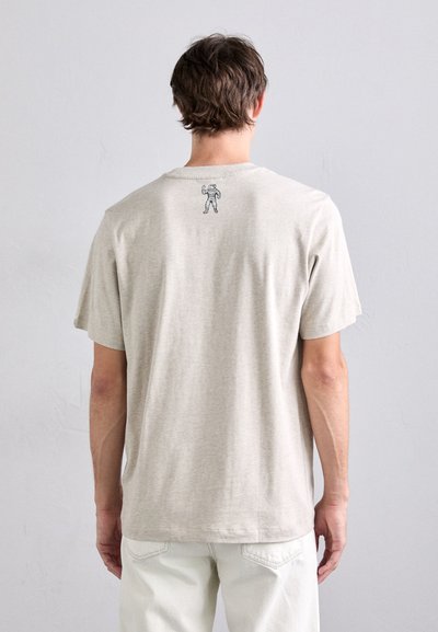 Billionaire Boys Club HEART & MIND STENCIL LOGO - Marškinėliai su spaudiniu - oat