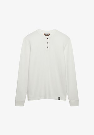 Weißes Langarm-Henley-Shirt aus weichem Stoff, mit Rundhalsausschnitt, drei braunen Knöpfen und einem Logolabel am Saum.