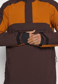 Peak Performance Snowboardjacke - dark brown