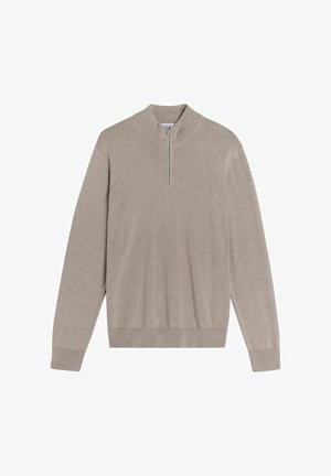 Beżowy sweter z długim rękawem z ribbowanymi ściągaczami i dołem, z kwartowym zamkiem z przodu i wysokim ribbowanym kołnierzem.
