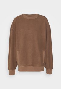 Sudadera marrón con cuello redondo acanalado, hombros caídos y bolsillos laterales. Presenta un sutil logotipo "HUGO" bordado a juego.