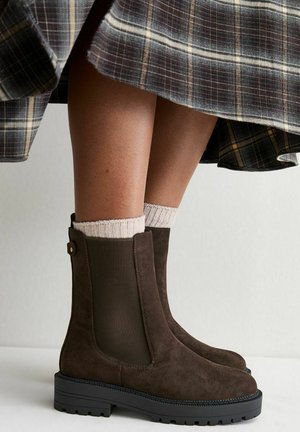 New Look, DARK    CHUNKY SOLE CHELSEA BOOTS - Platform ankle boots - dark brown