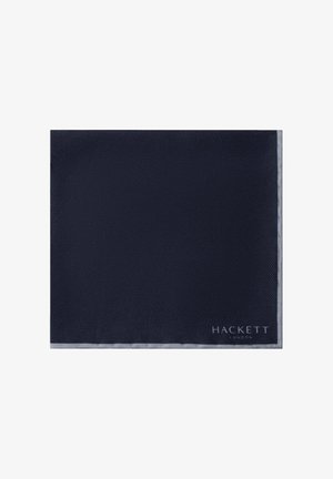 Námornícky modrá vrecková námestie s diagonálnou textúrou a kontrastným sivým okrajom. Na spodnej strane sa nachádza logo "HACKETT LONDON" v bielej farbe.