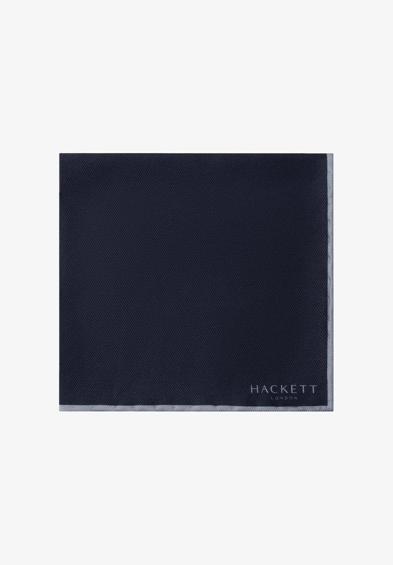 Mörkblå näsduk med diagonal textur och en kontrasterande grå kant. Har "HACKETT LONDON"-logotypen i vitt längst ner.