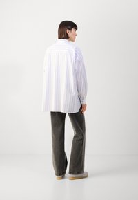 Scotch & Soda GIRLFRIEND SHIRT - Camicia - bright white/faded denim