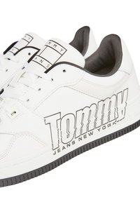 Tommy Jeans BASKET LOGO - Trainers - ecru