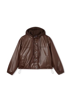 Giacca cropped in eco-pelle marrone con cappuccio, dotata di chiusura con bottoni a pressione, tasche laterali e dettagli con coulisse sull'orlo e sulle maniche.