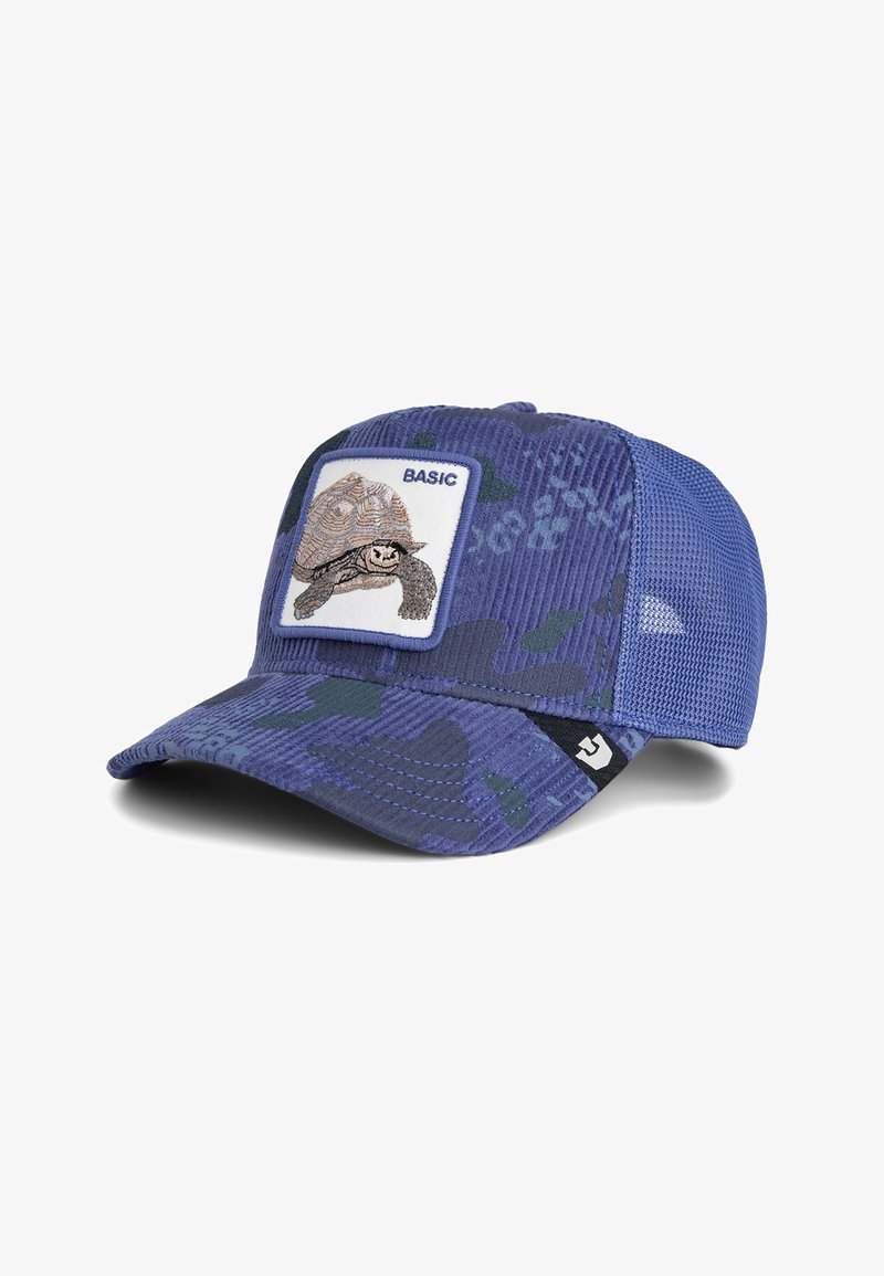 Blauw camouflage trucker cap met mesh achterkant en een patch van een schildpad met het label "BASIC" op het voorpaneel.
