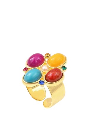 Bague en or avec quatre grandes pierres ovales en rose, jaune, turquoise et rouge, ornée de petites pierres multicolores et d'une perle centrale.
