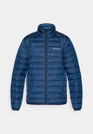 Veste matelassée bleu foncé pour homme avec col montant, fermeture éclair avant, poches latérales zippées et logo Columbia sur la poitrine gauche.