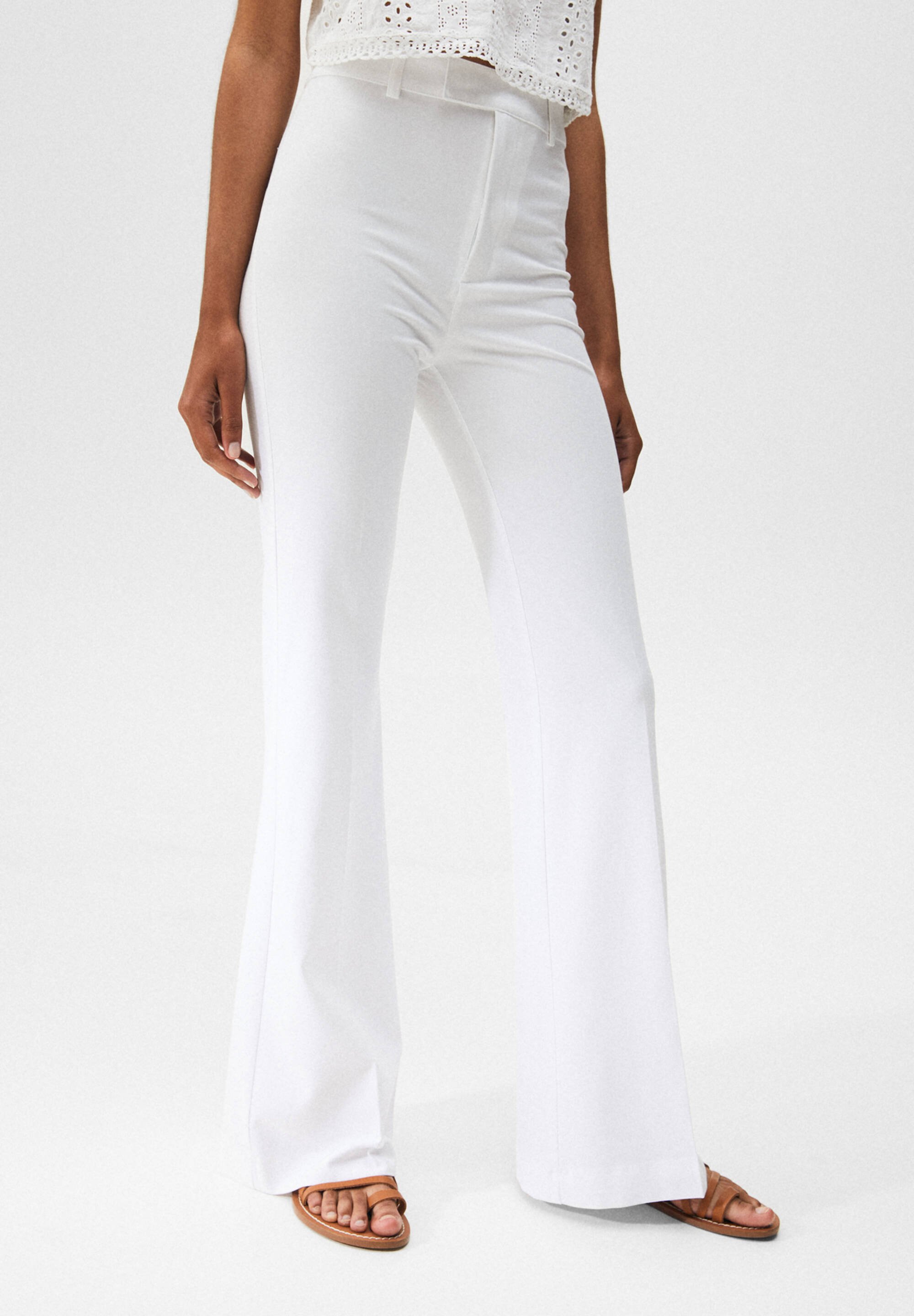 PULL\u0026BEAR FLOWING BELL BOTTOM - Pantaloni - white/bianco - Zalando