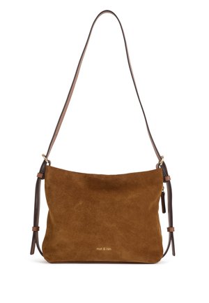 Sac à bandoulière en daim marron avec des bretelles réglables marron foncé et un petit logo doré "nat & nin" au centre devant.