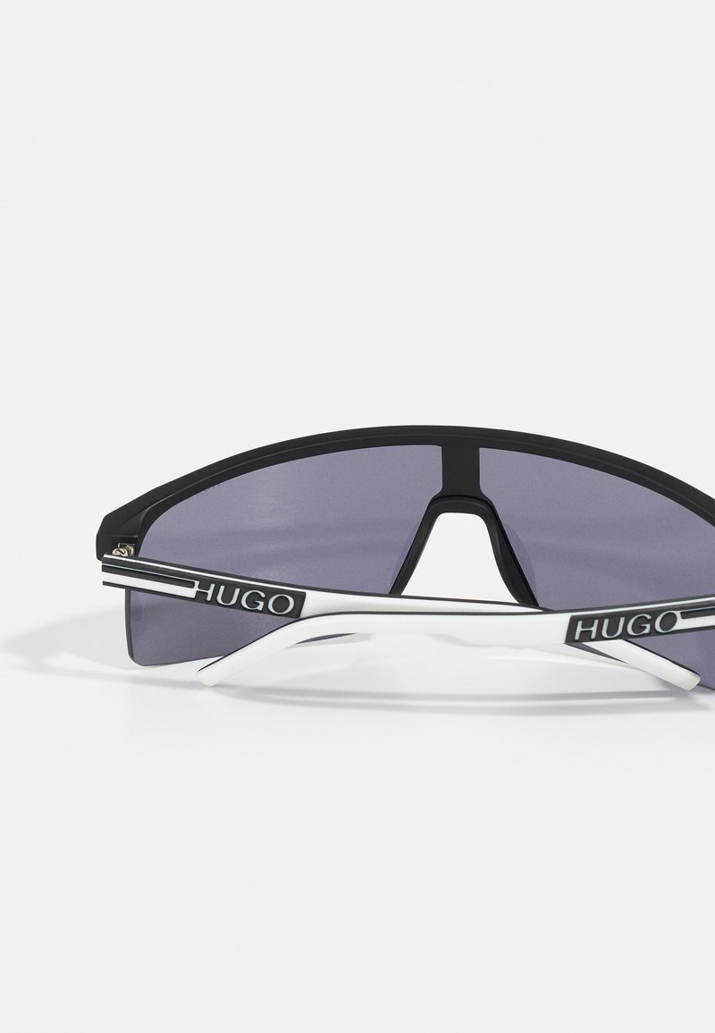 Herren Taschen & Koffer | HUGO Sonnenbrille matt black/white/schwarz - HU21932 Herren Taschen & Koffer | HUGO Sonnenbrille matt black/white/schwarz - HU21932