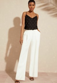 Love & Roses APPLIQUE FLORAL REGULAR FIT - Top - black