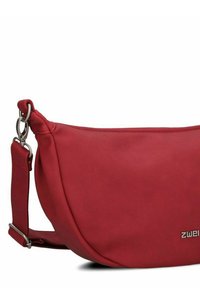 Borsa a tracolla rossa in pelle con tracolla regolabile e accessori in metallo silver, con logo "zwei" sul frontale.