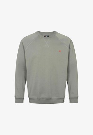 Šviesiai pilkas megztinis su apvalia kaklo linija, ilgomis rankovėmis, ribinės apdailos rankogaliais ir apačia bei mažu raudonu tašku kairėje krūtinės pusėje.