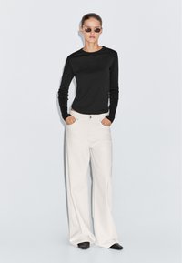 Massimo Dutti LONG SLEEVE WITH ROUNDED HEM - Langærmet T-shirt - black