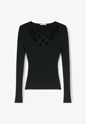 Maglia nera a maniche lunghe con dettagli a incrocio sul collo a barca, vestibilità slim e morbido tessuto a maglia.