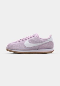 Kijelölve, pink foam/medium brown/white