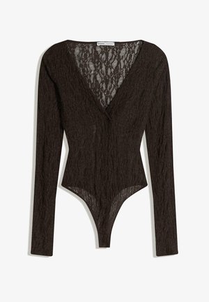 Body cu dantelă maro închis, cu mâneci lungi și decolteu adânc în formă de V, prezentând un model floral și o închidere cu capse în partea de jos.