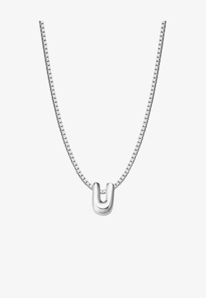 Ezüst lánc nyaklánc U alakú medállal, sima felülettel és letisztult, minimalista formával, kiemelve a modern esztétikát.