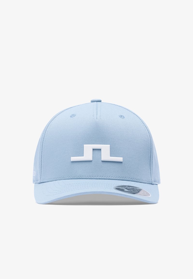 Cappellino da baseball azzurro chiaro con un logo geometrico bianco in rilievo al centro del pannello frontale, caratterizzato da una visiera curva con adesivo.