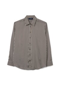 Chemise à manches longues avec boutons, à rayures verticales noires et blanches, dotée d'un col à pointes ouvertes et de boutons marron, avec des détails sur les poignets.