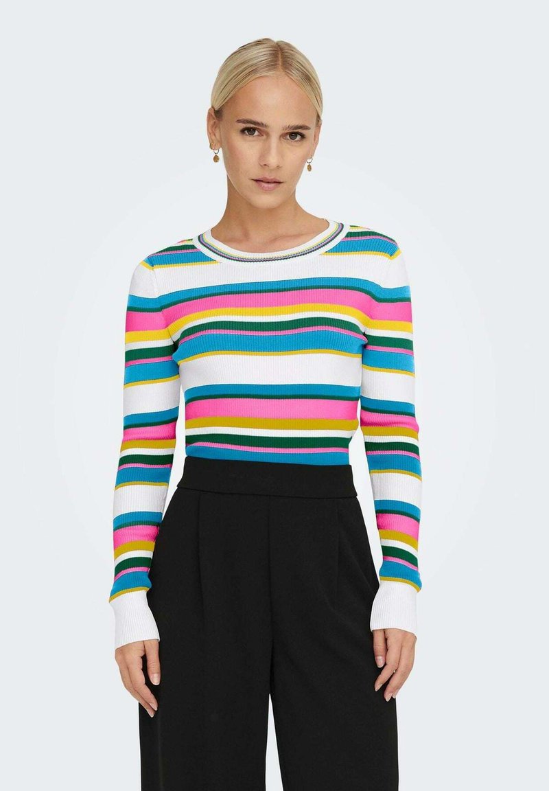 Pullover multicolore a righe in tessuto a costine, con righe orizzontali rosa, gialle, verdi, blu e bianche, e scollo rotondo.