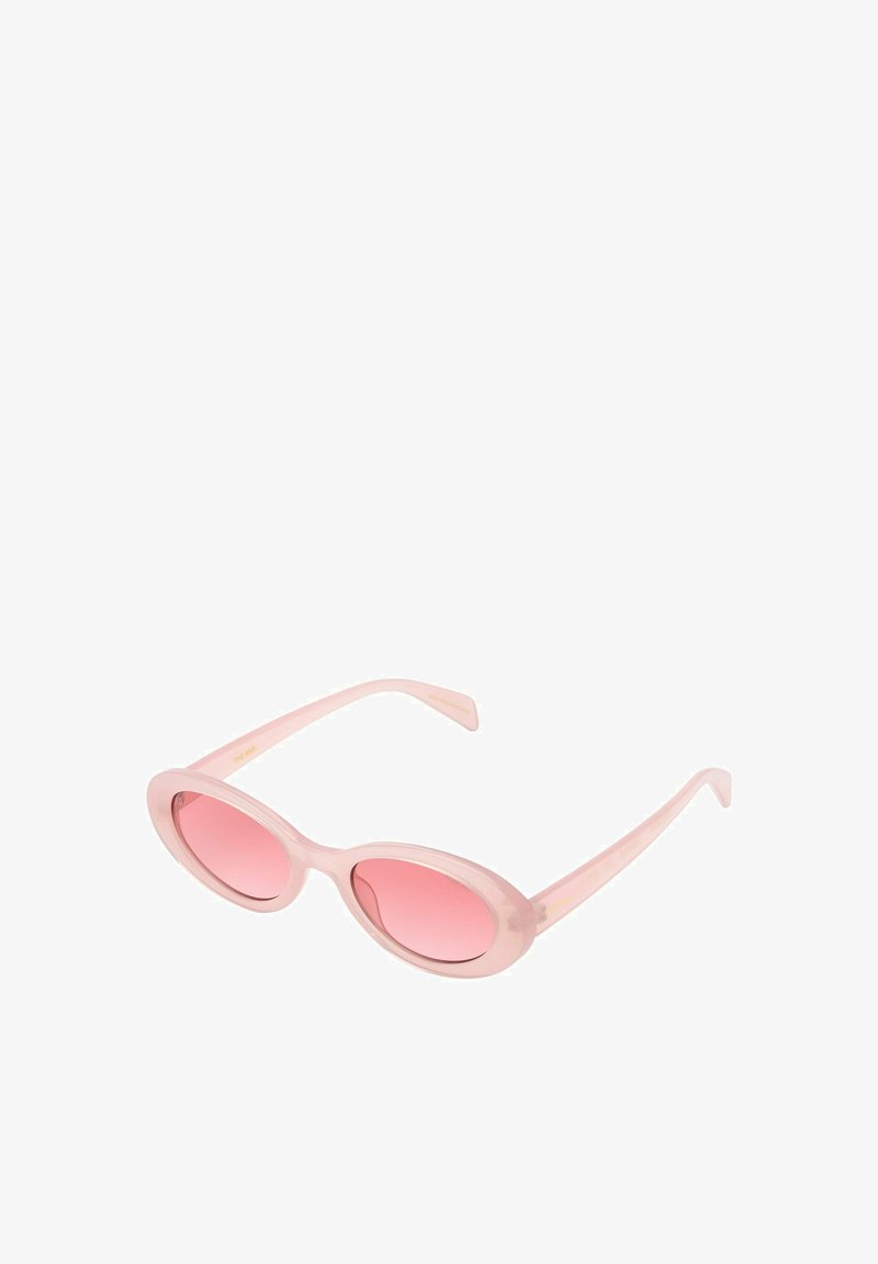 Lunettes de soleil roses avec des verres ovales, monture translucide fine et verres teintés de rose. Présente une texture lisse et un design minimaliste.