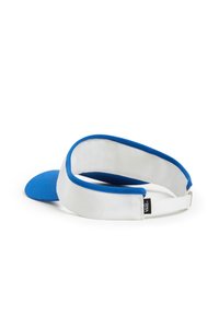 Visera de tela azul y blanca, con un pico curvado y un forro interior suave. Correa ajustable con una etiqueta de logo en el lateral.