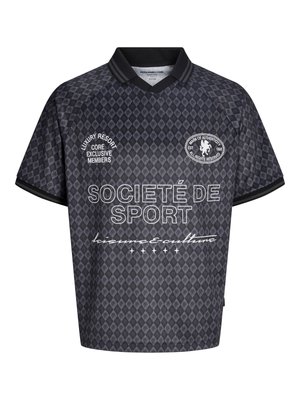 Kortemouw sportshirt in zwart en grijs met diamantpatroon, zwarte kraag, witte tekst "SOCIÉTÉ DE SPORT" en logo's op de borst.