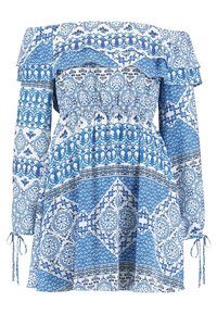Top off-the-shoulder in tessuto blu e bianco con un motivo a fantasia, collo con volant e maniche lunghe. Vita arricciata e dettagli con fiocco ai polsini.