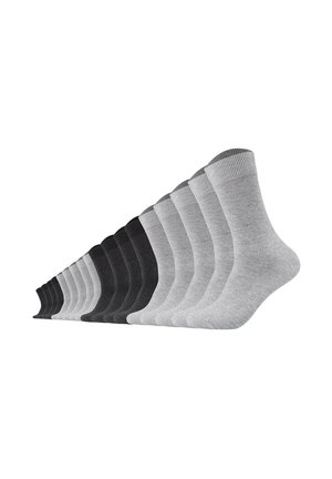 Quattro paia di calzini alla caviglia neri e sei paia di calzini alla caviglia grigio chiaro disposti in fila su sfondo bianco.