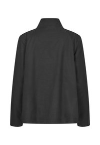 Černá bunda s dlouhým rukávem a vysokým límcem, pohled zezadu, na bílém pozadí.