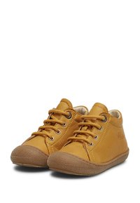 Scarpe alte in pelle marrone con punta rotonda, stringate sul davanti e suola in gomma testurizzata. Presentano cuciture e un logo impresso sul lato.