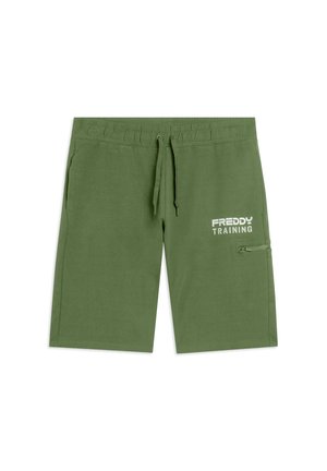 Pantalones cortos deportivos verdes con cintura elástica, cordón, bolsillos laterales, bolsillo con cremallera en la pierna derecha y logo "FREDDY TRAINING" en la parte delantera.