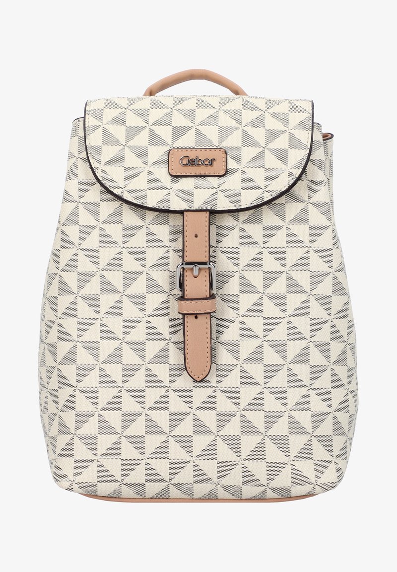 Sac à dos avec motif triangles géométriques beige et noir, sangle en cuir marron clair avec boucle, poignée supérieure et étiquette de marque Gabor sur le rabat.
