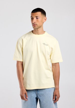 America Today, T-SHIRT - T-shirt print - light yellow