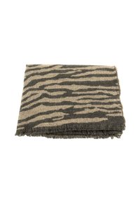 Een opgevouwen plaid met een zebraprint in grijs en beige, met rafelige randen en een zachte, textuurrijke afwerking.